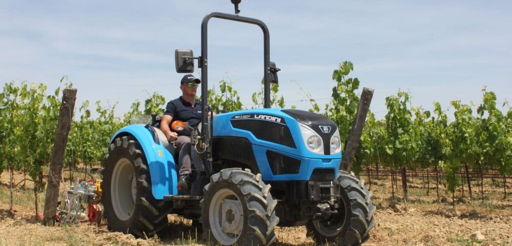 Landini Rex 3-080F in a vineyard