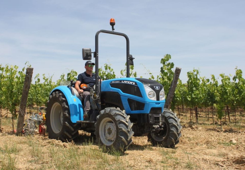 Landini Rex 3-080F in a vineyard