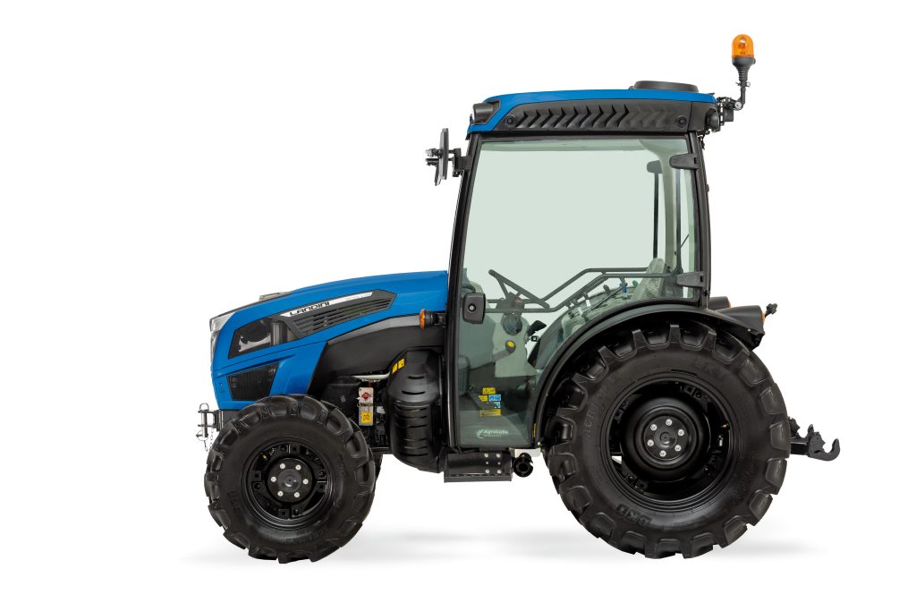 Tractor lANDINI en la feria Demoagro 2023