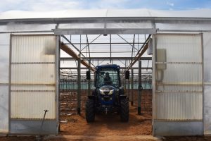 Tractor Rex4 Robo-Shift de Landini en invernadero