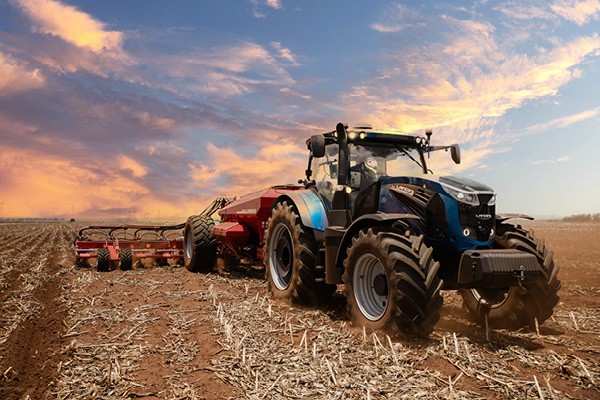 LA_RPE7_SERIE7_BlueIcon_NewDecal_Field_HorschPlanter_web-600x400 Landini Serie 7